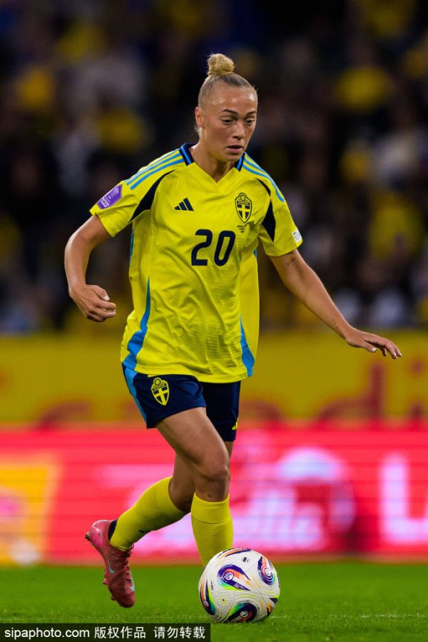 From Barcelona fans to Real Madrid star: Hana Bennisson s football dream and challenge